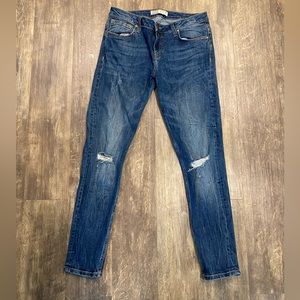 Zara women’s jeans size US 8 skinny denim w/ rips near knees. Lightly worn.